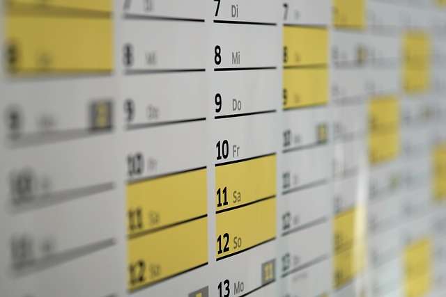 Kalender met gemarkeerde data, inclusief vrijdag 10, zaterdag 11 en zondag 12, relevant voor auditplanning en certificeringsprocessen.